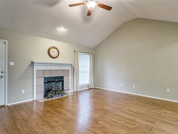 4th image of 410 Dakota Dr