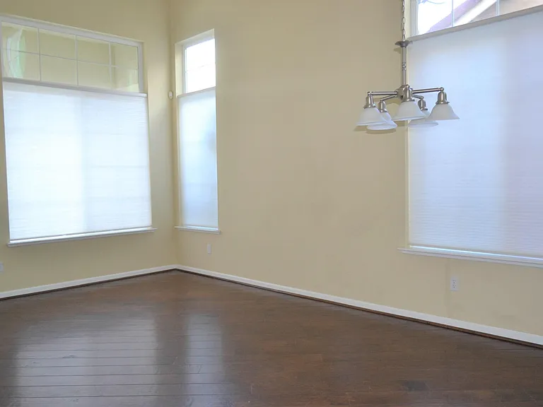1336 Tiffany Dr — Photo 4
