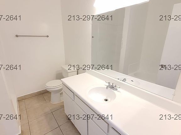 3rd image of 13955 Oxnard St #205