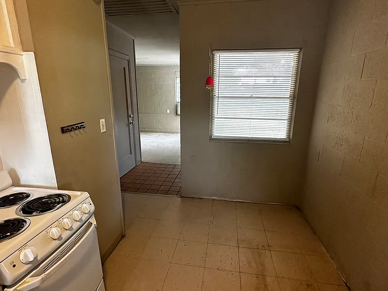 2404 Oak Dr — Photo 10