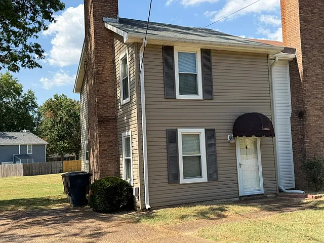2 bed, 1.5 bath, 1020 sqft, $1,600 — Photo 2