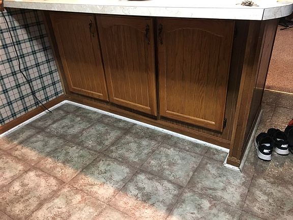 Kitchen Island Cabinet Space