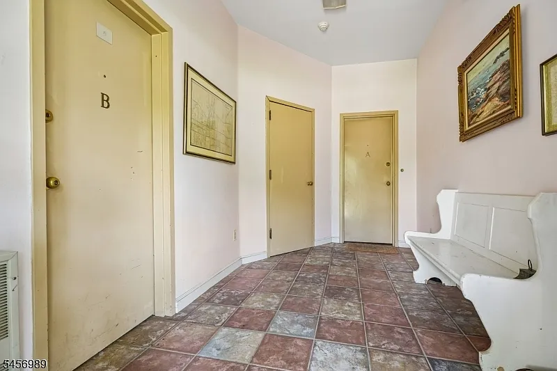 Studio, 1.0 bath, $1,900 — Photo 4