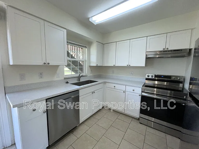 1920 E Edgewood Dr E #N1 — Photo 6
