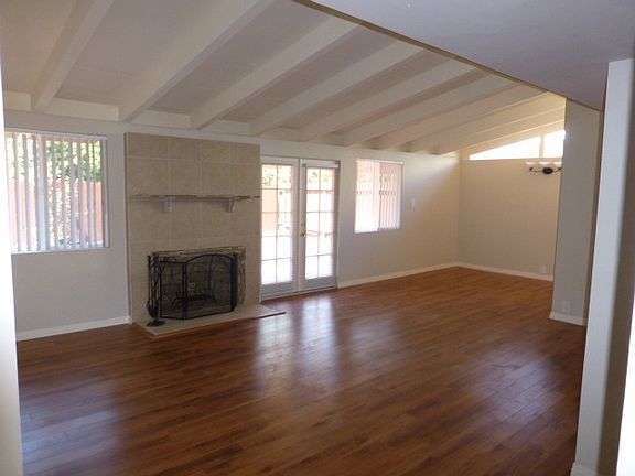 19747 Friar living room 1