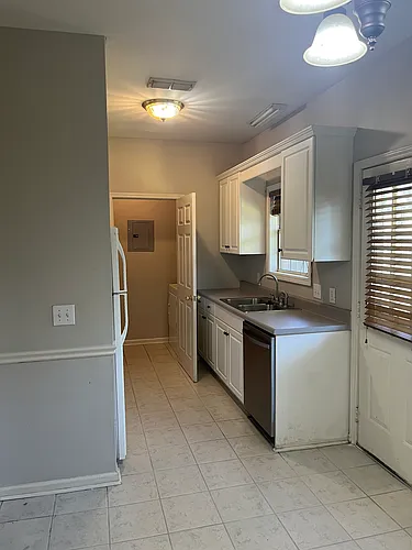 210 Lincoln Grn #C Photo 1