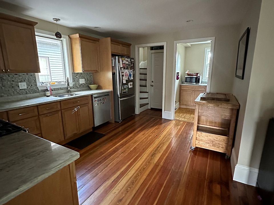 Bright kitchen with lots of space.