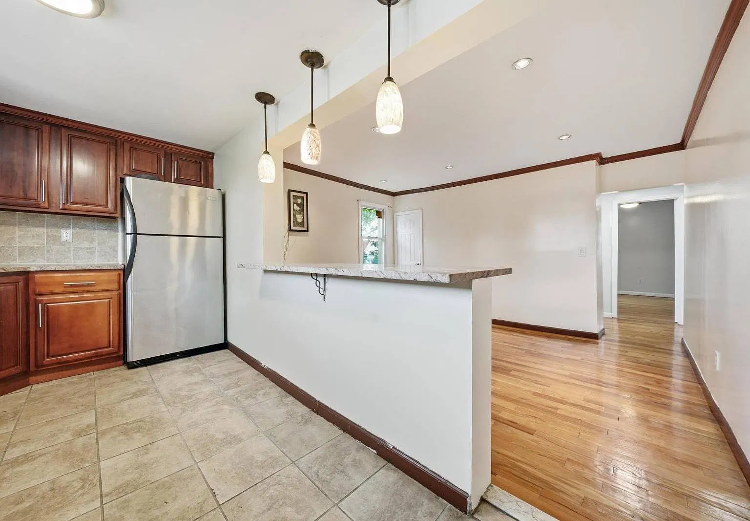 4 bed, 2.5 bath, 1883 sqft, $4,000 — Photo 4
