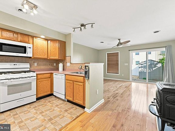 5th image of 3528 Edgemont St