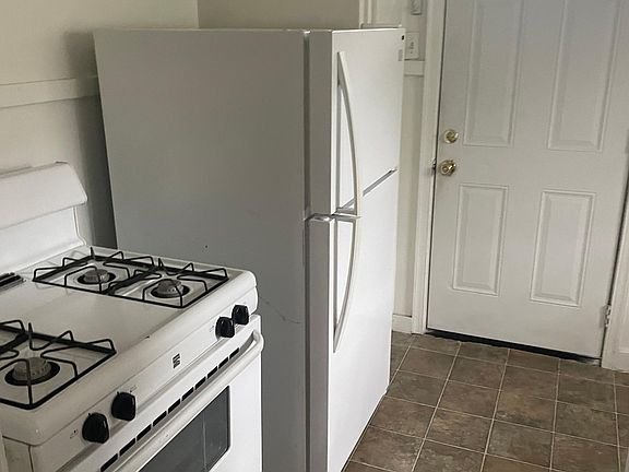 3rd image of 773 Berry Rd