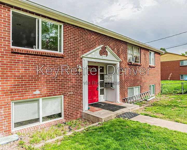 2356 S Linden Ct #B — Photo 17