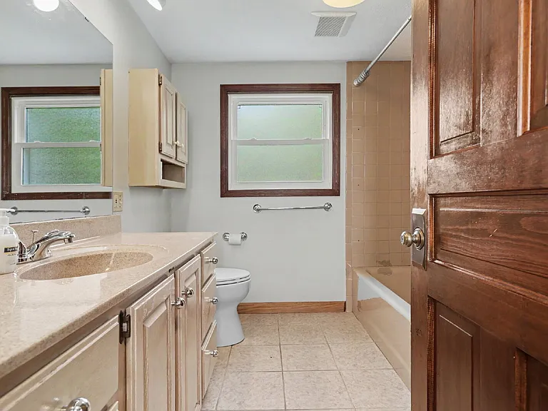 5050 Maple Grove Rd — Photo 16