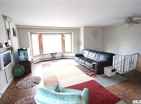 3rd image of 145 Connetquot Dr