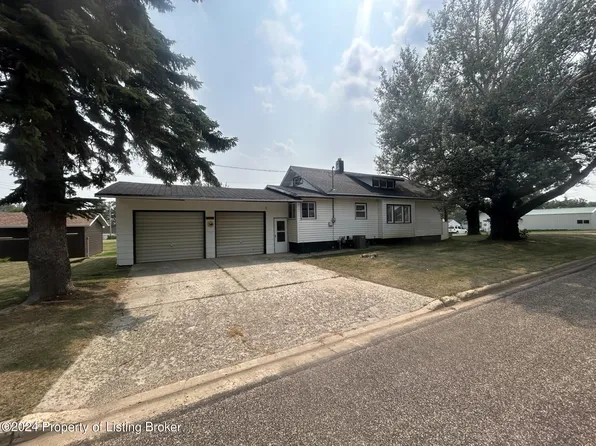 201 3rd Ave SW, Bowman, ND 58623