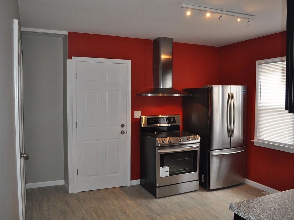 2nd image of 1726 W Nash St