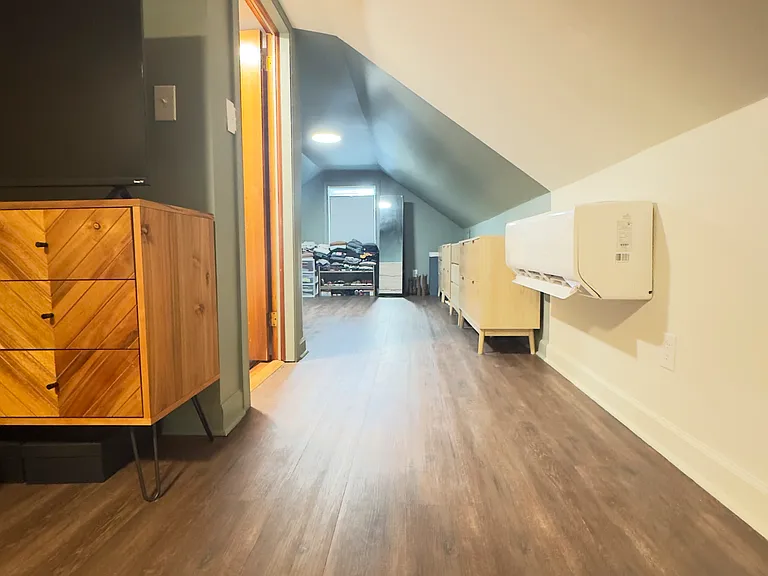 1104 Locust Ave — Photo 13
