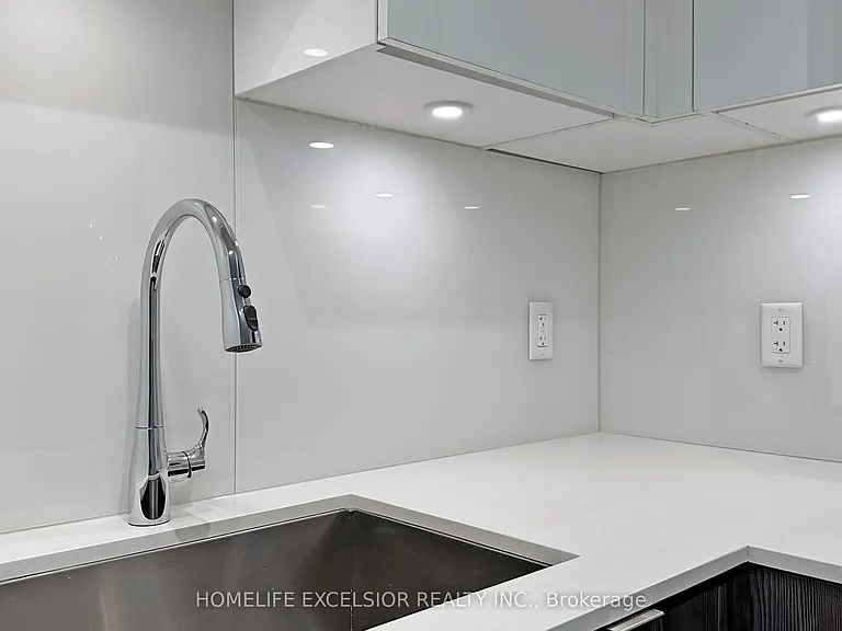 195 Redpath Ave #914 — Photo 18