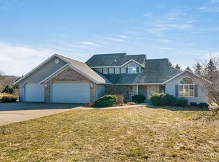 305 Annes Ct, Plainwell, MI 49080