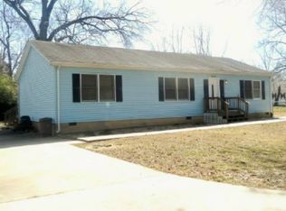 206 7th St, Colonial Beach, VA 22443