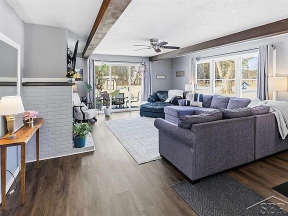 3rd image of 2627 E Stewart Rd