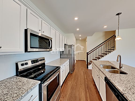 3rd image of 3576 Butler Rd