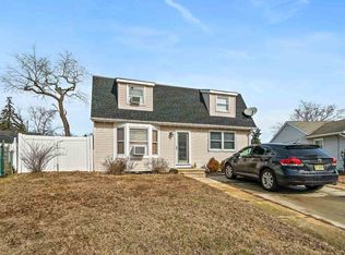 13 Village Rd, Villas, NJ 08251