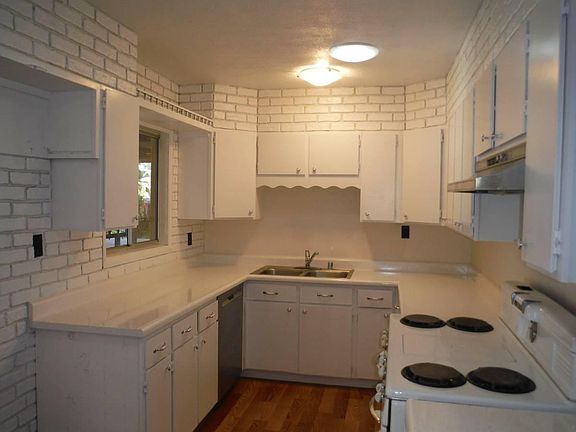 2nd image of 3845 Baker St
