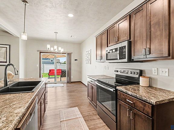 5th image of 7004 W Belgrave Trl