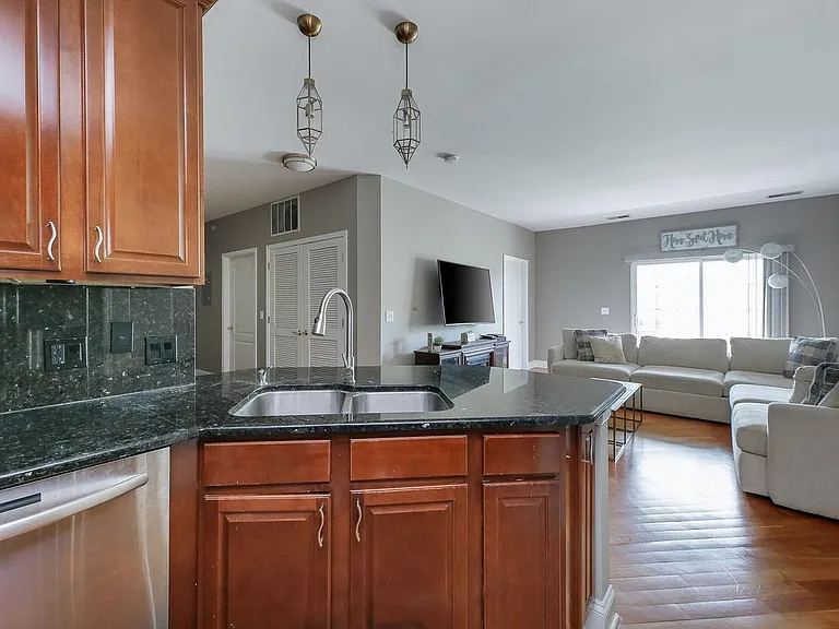 1307 W Lake St #303A — Photo 12