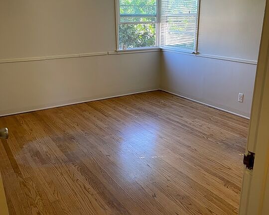 5th image of 1900 Bagley Ave