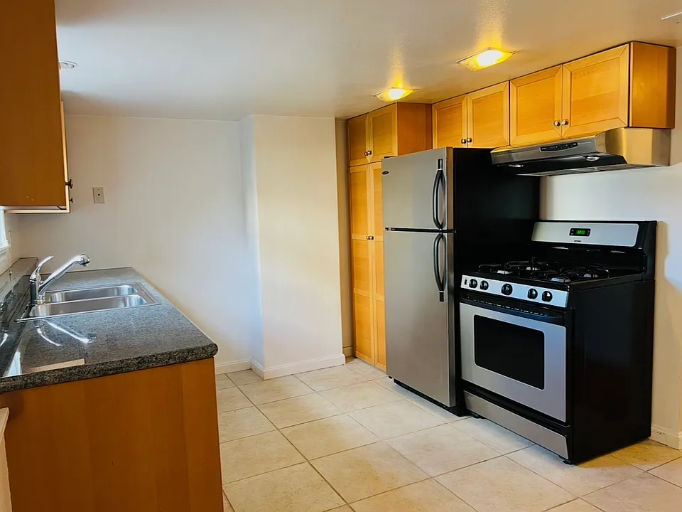 1/2 Clinton Ave