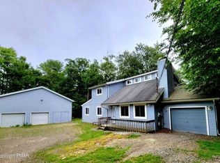 1060 Knollwood Dr, Tobyhanna, PA 18466