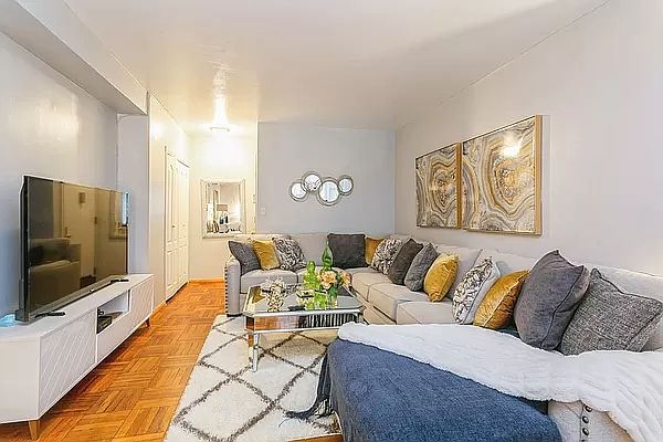 1st image of 8 Fordham Hill Oval APT 10A