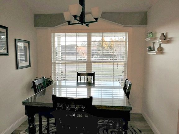 4th image of 1025 Evergreen Dr