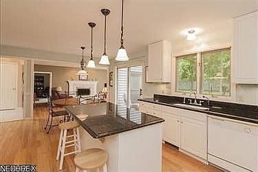 3rd image of 6546 Woodbury Dr