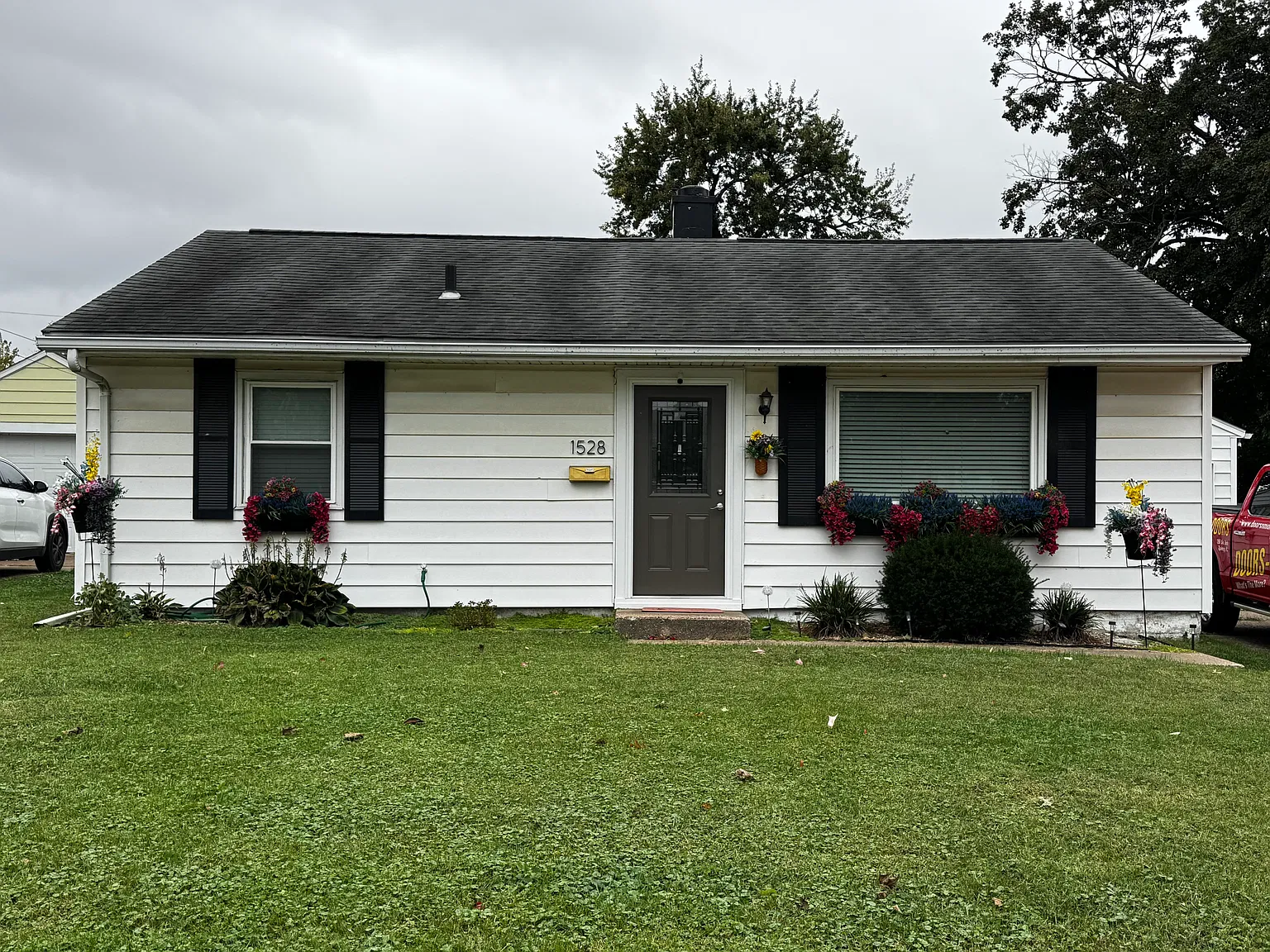3 bed, 1000 sqft, $1,300 — Photo 1
