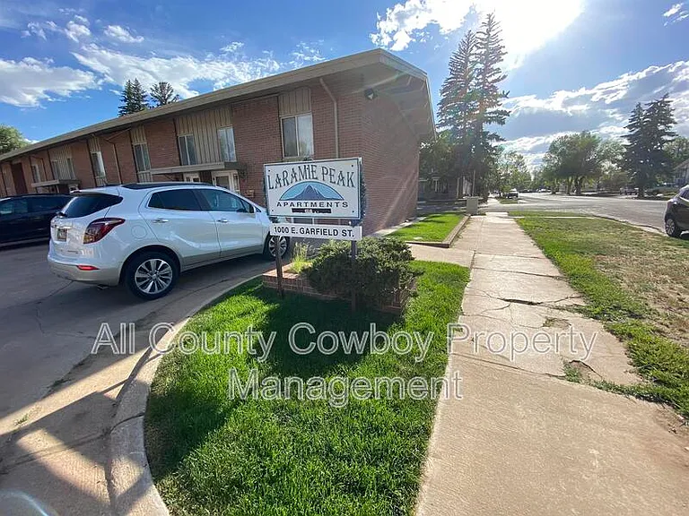 1000 E Garfield St #13 — Photo 11