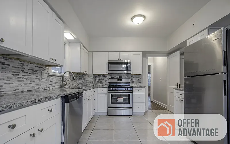 5 bed, 2.0 bath, 2050 sqft, $2,400 — Photo 3