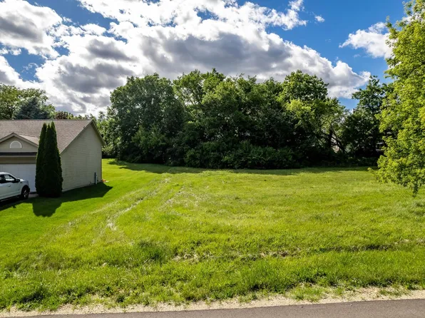 110 Heath Cliff Dr SE, Poplar Grove, IL 61065
