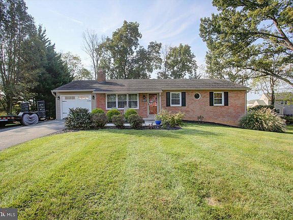 3rd image of 18339 Woodside Dr
