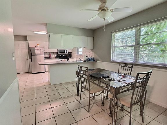 3rd image of 2614 W Wellington Dr