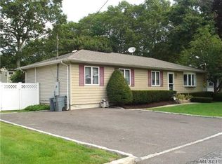 155 Sotzen Ave, Holbrook, NY 11741