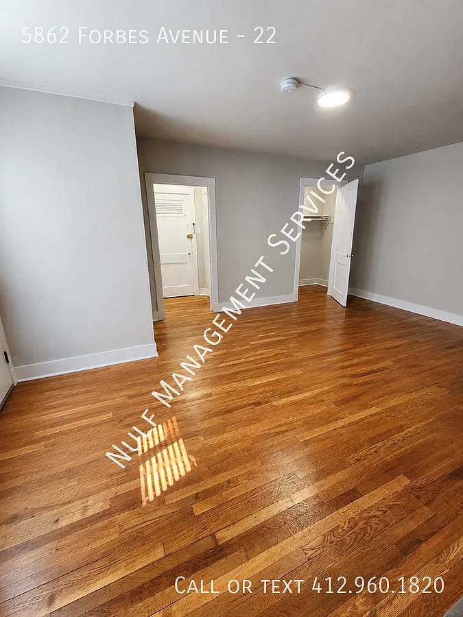 1 bath Studio in Squirrel Hill — Photo 3