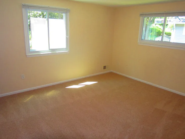 4898 Wheatstone Dr — Photo 7