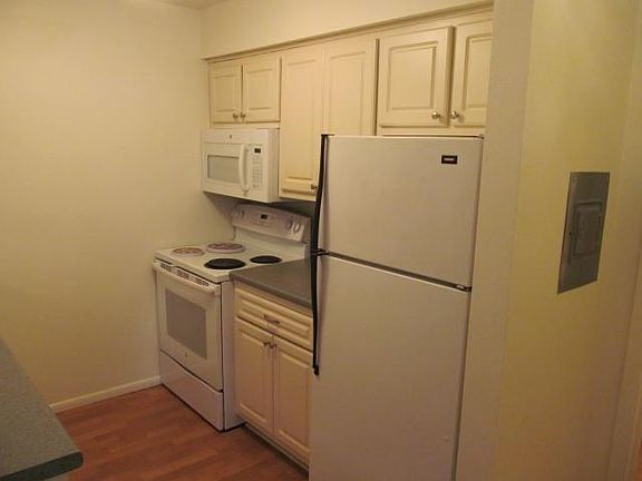 4th image of 8550 W Waterford Ave APT 1