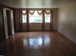 90 W Patricia Rd, Holland, PA 18966