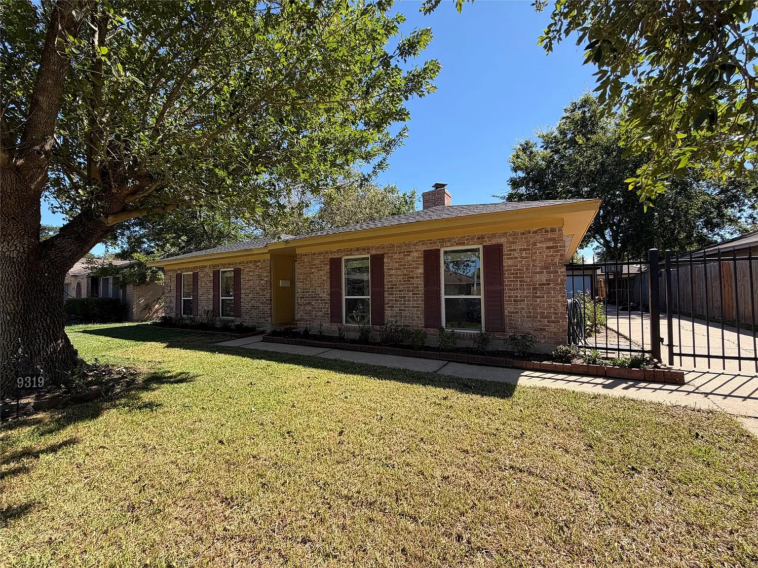4 bed, 2.0 bath, $2,000 — Photo 1