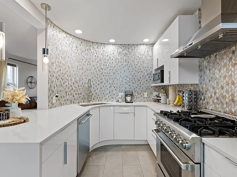 1508 W 14th St — Photo 9
