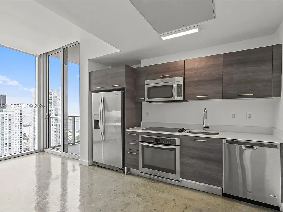 151 SE 1st St #Penthouse 04