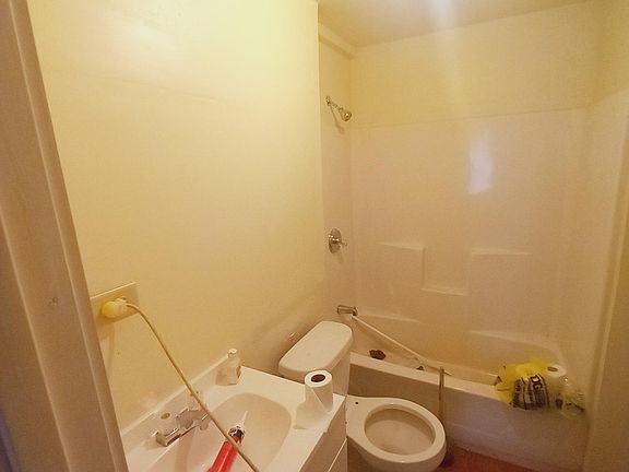 3rd image of 3300 Moore Ave